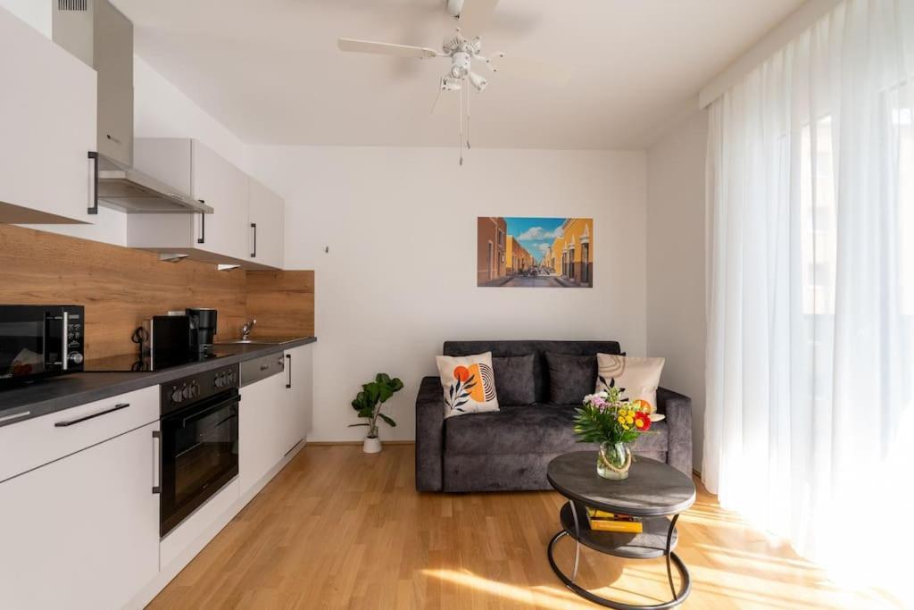 Sunny 1Br Home With Balcony By Hm Vienne Extérieur photo