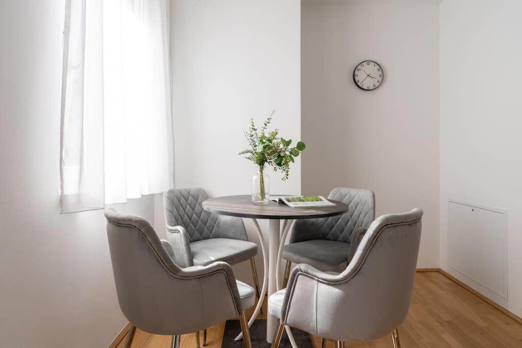 Sunny 1Br Home With Balcony By Hm Vienne Extérieur photo