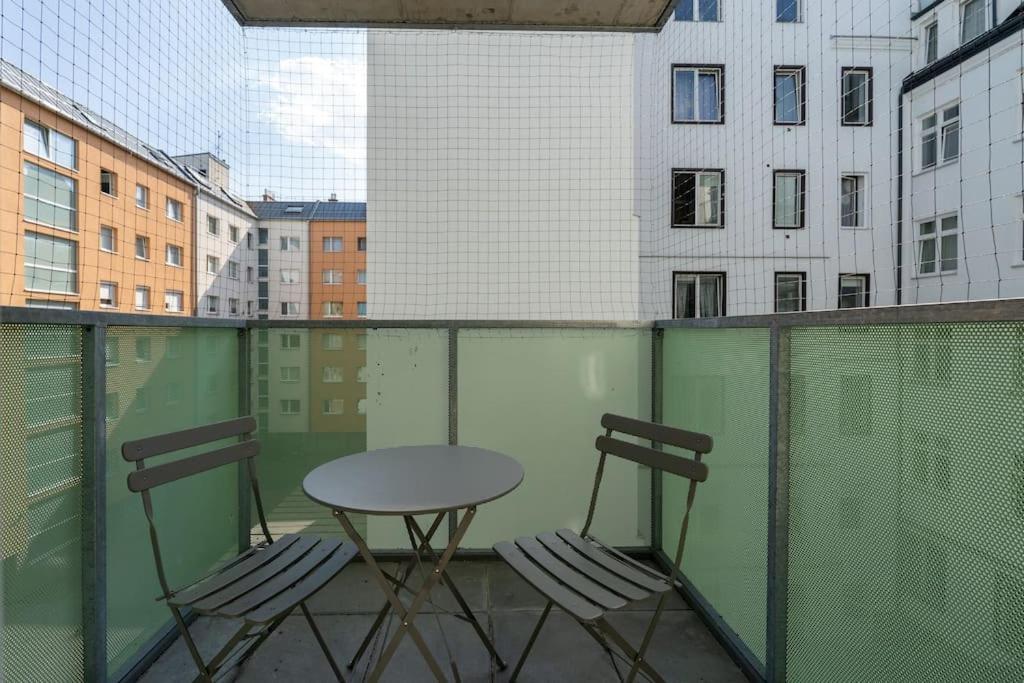 Sunny 1Br Home With Balcony By Hm Vienne Extérieur photo
