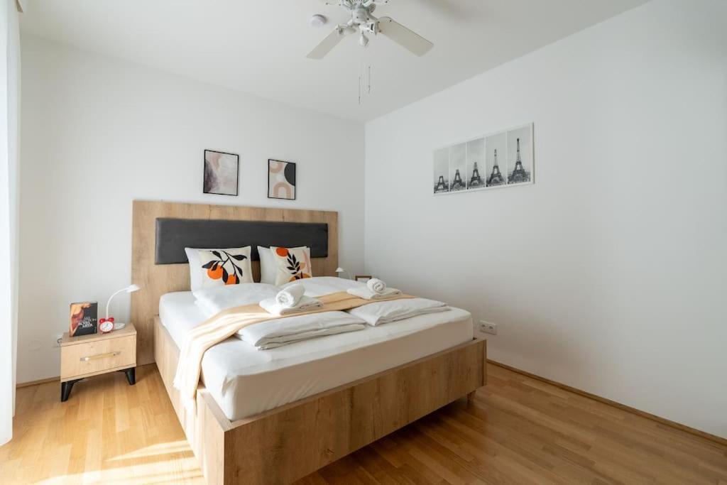 Sunny 1Br Home With Balcony By Hm Vienne Extérieur photo