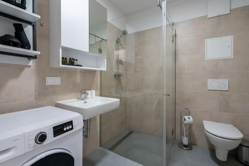 Sunny 1Br Home With Balcony By Hm Vienne Extérieur photo